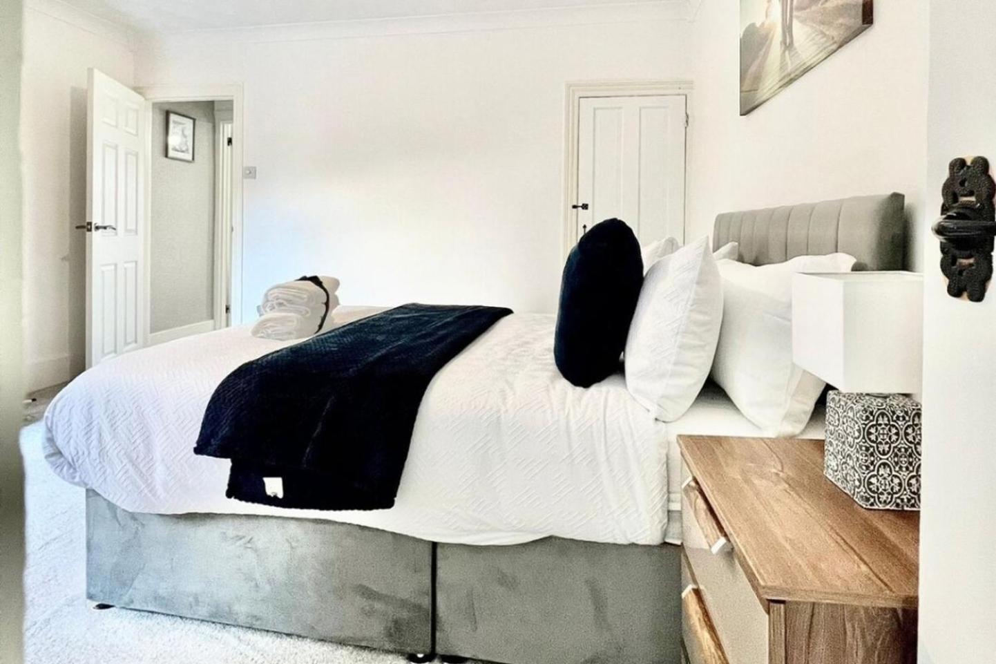 Strood Home-Sleeps 6-Great For Groups & Families Рочестер Экстерьер фото